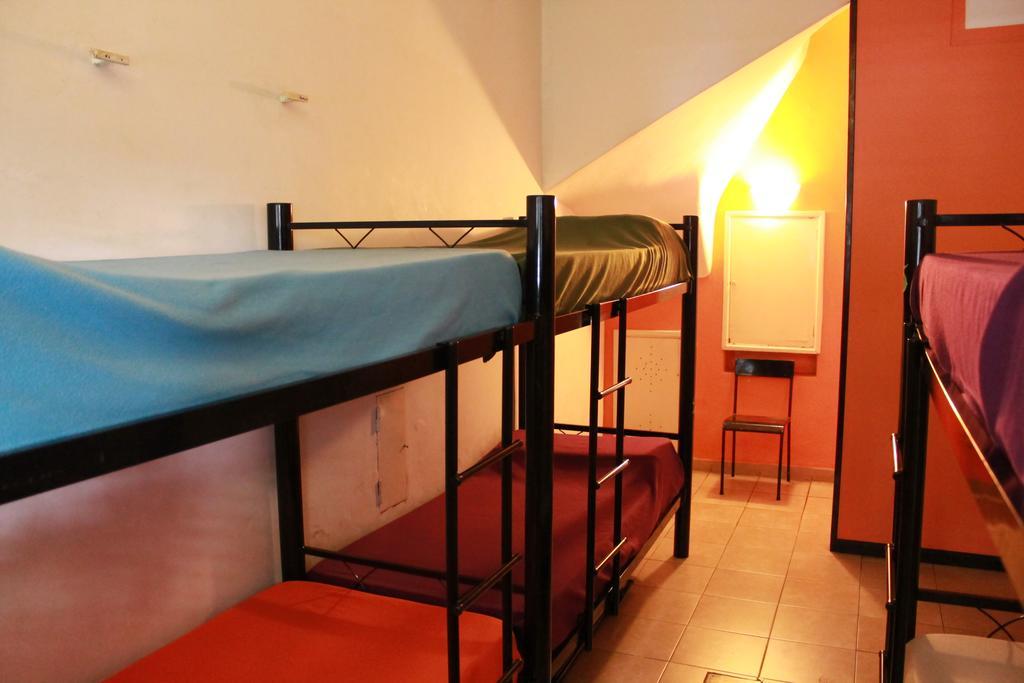La Lechuza Hostel Rosario Exterior photo
